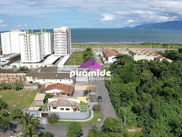 Casa 3 quartos e 3 banheiros, à venda, no bairro Aruan em Caraguatatuba