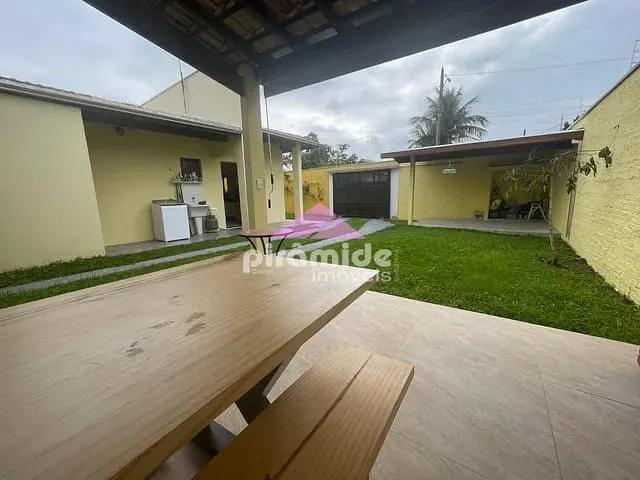 Casa 3 quartos e 3 banheiros, à venda, no bairro Aruan em Caraguatatuba
