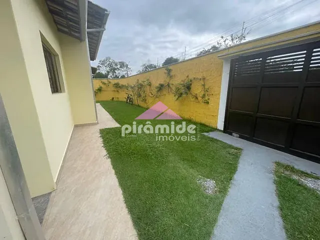 Casa 3 quartos e 3 banheiros, à venda, no bairro Aruan em Caraguatatuba