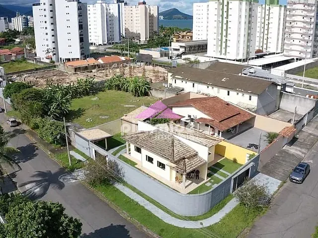 Casa 3 quartos e 3 banheiros, à venda, no bairro Aruan em Caraguatatuba