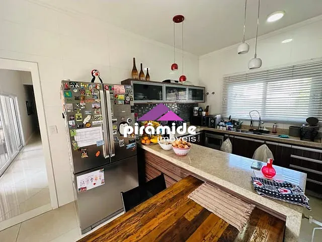 Casa 3 quartos e 5 banheiros, à venda, no bairro Urbanova em São José dos Campos