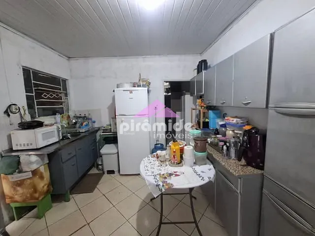 Casa com 173m² 2 quartos e 1 banheiro, à venda, no bairro Jardim Três José em São José dos Campos