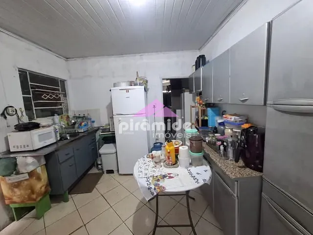 Casa com 173m² 2 quartos e 1 banheiro, à venda, no bairro Jardim Três José em São José dos Campos