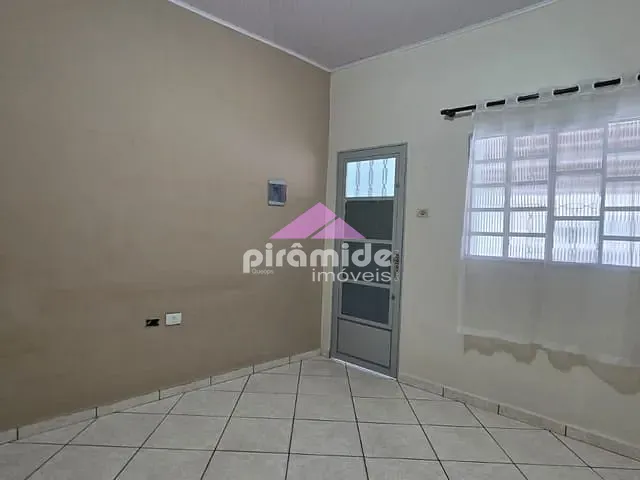 Casa 3 quartos e 2 banheiros, à venda, no bairro Santana em São José dos Campos