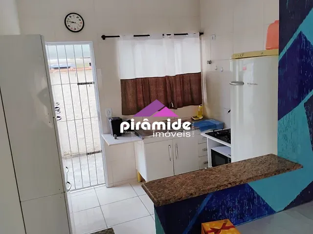 Casa 2 quartos e 1 banheiro, à venda, no bairro Martim de Sá em Caraguatatuba