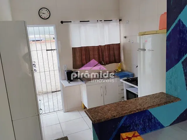 Casa 2 quartos e 1 banheiro, à venda, no bairro Martim de Sá em Caraguatatuba