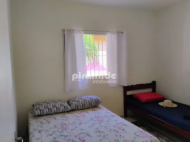 Casa 2 quartos e 1 banheiro, à venda, no bairro Martim de Sá em Caraguatatuba