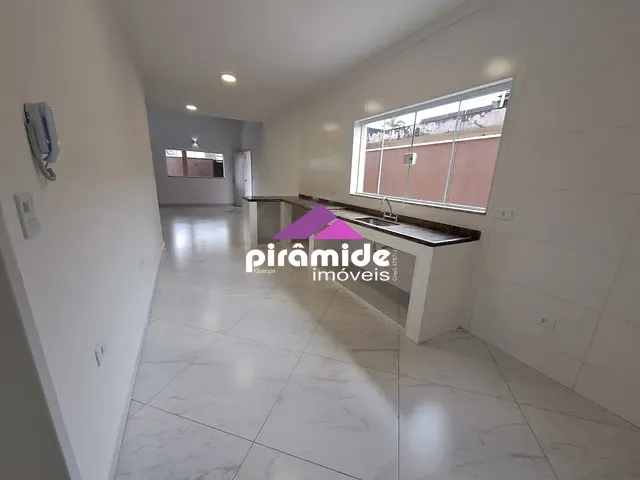 Casa com 242m² 5 quartos e 2 banheiros, à venda, no bairro Indaiá em Caraguatatuba