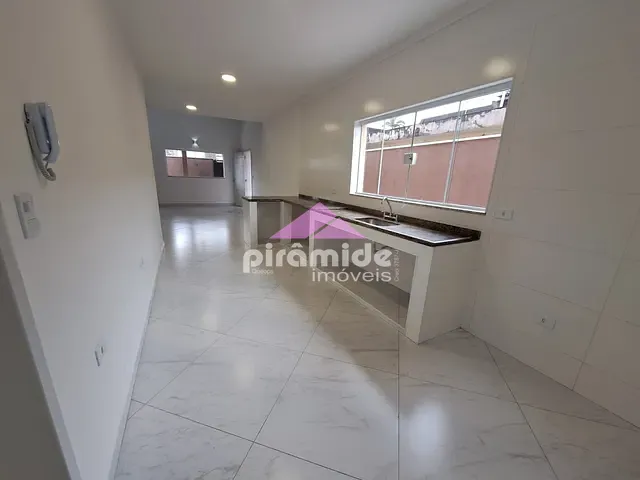 Casa com 242m² 5 quartos e 2 banheiros, à venda, no bairro Indaiá em Caraguatatuba
