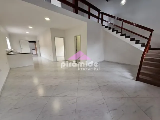 Casa com 242m² 5 quartos e 2 banheiros, à venda, no bairro Indaiá em Caraguatatuba