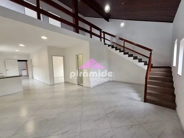 Casa com 242m² 5 quartos e 2 banheiros, à venda, no bairro Indaiá em Caraguatatuba