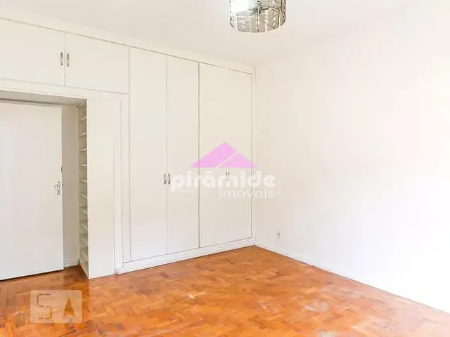 Casa com 477m² 3 quartos e 2 banheiros, à venda, no bairro Jardim Esplanada 1 em São José dos Campos