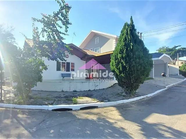 Casa 3 quartos e 2 banheiros, à venda, no bairro Urbanova em São José dos Campos