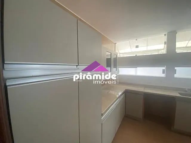 Casa com 570m² 4 quartos e 5 banheiros, à venda, no bairro Jardim das Colinas em São José dos Campos