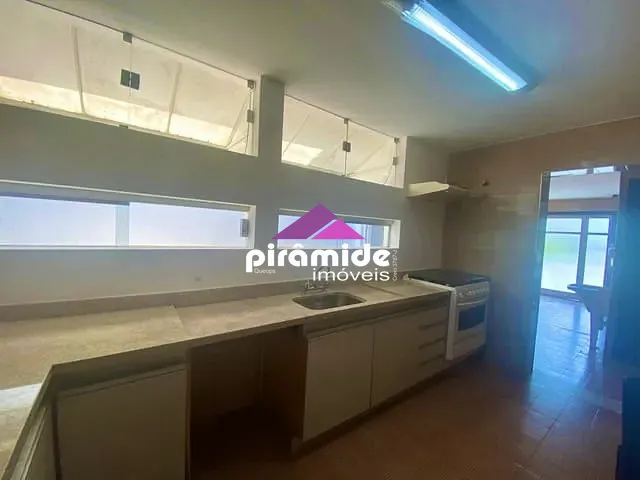 Casa com 570m² 4 quartos e 5 banheiros, à venda, no bairro Jardim das Colinas em São José dos Campos