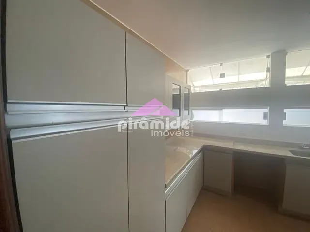 Casa com 570m² 4 quartos e 5 banheiros, à venda, no bairro Jardim das Colinas em São José dos Campos