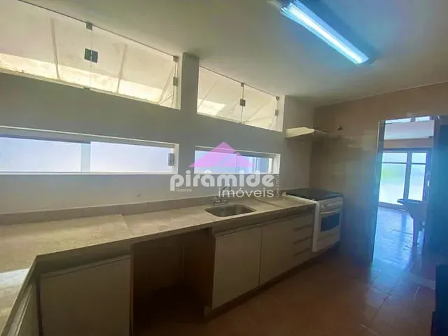 Casa com 570m² 4 quartos e 5 banheiros, à venda, no bairro Jardim das Colinas em São José dos Campos