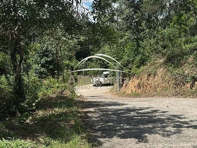 Casa com 2350m² 1 quarto e 3 banheiros, à venda, no bairro Residencial Santa Helena - Gleba I em Santana de Parnaíba