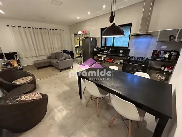Casa com 200m² 2 quartos e 2 banheiros, à venda, no bairro Estrela Dalva em Caraguatatuba