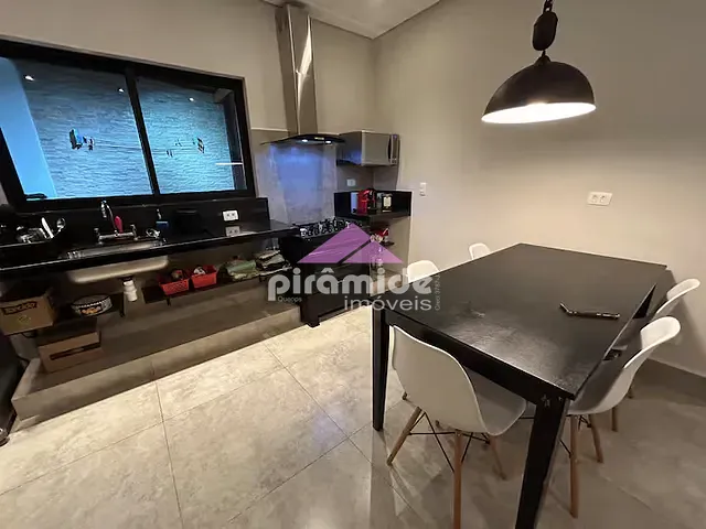 Casa com 200m² 2 quartos e 2 banheiros, à venda, no bairro Estrela Dalva em Caraguatatuba