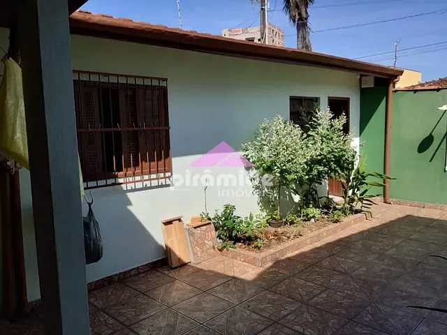 Casa 2 quartos e 2 banheiros, à venda, no bairro Centro em Caraguatatuba