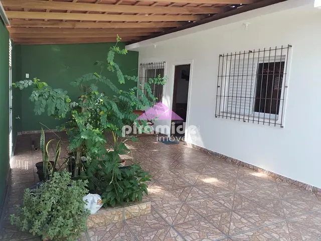 Casa 2 quartos e 2 banheiros, à venda, no bairro Centro em Caraguatatuba