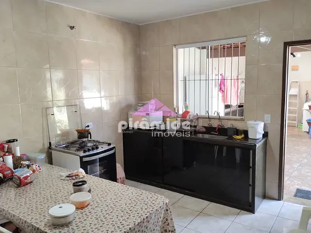 Casa 2 quartos e 2 banheiros, à venda, no bairro Centro em Caraguatatuba