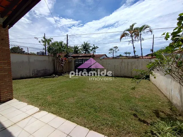 Casa 2 quartos e 3 banheiros, à venda, no bairro Porto Novo em Caraguatatuba