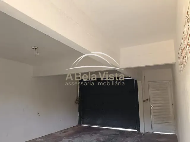 Casa com 300m² 7 quartos e 5 banheiros, à venda, no bairro Umuarama em Osasco