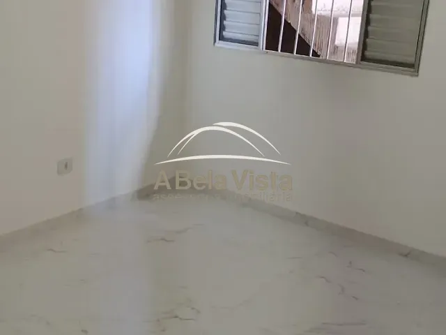 Casa 2 quartos e 1 banheiro, para alugar, no bairro Parque Santa Teresa em Carapicuíba