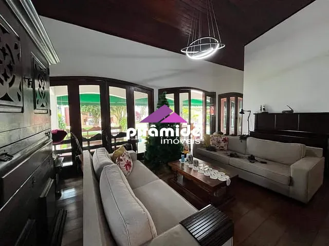 Casa com 570m² 4 quartos e 4 banheiros, à venda, no bairro Jardim Das Colinas em São José dos Campos