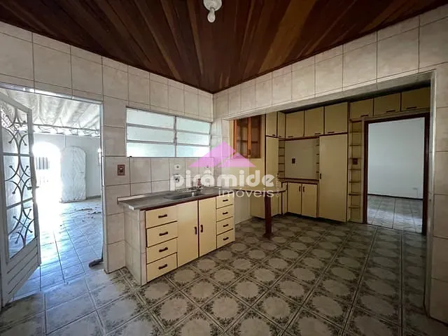 Casa com 215m² 3 quartos e 3 banheiros, à venda, no bairro Parque Industrial em São José dos Campos
