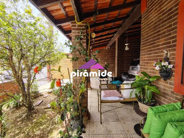 Casa com 286m² 3 quartos e 3 banheiros, à venda, no bairro Jardim Primavera em Caraguatatuba