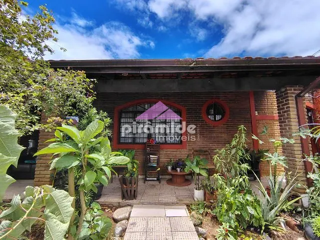 Casa com 286m² 3 quartos e 3 banheiros, à venda, no bairro Centro em Caraguatatuba