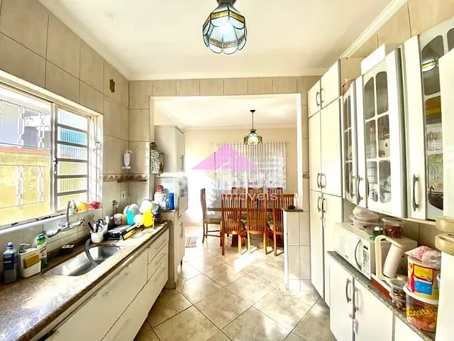 Casa com 250m² 4 quartos e 2 banheiros, à venda, no bairro Bosque dos Eucaliptos em São José dos Campos
