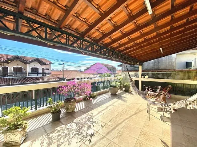 Casa com 250m² 4 quartos e 2 banheiros, à venda, no bairro Bosque dos Eucaliptos em São José dos Campos