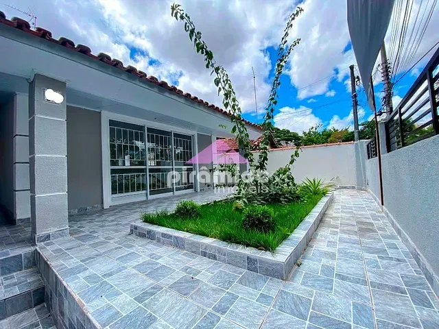 Casa 3 quartos e 2 banheiros, à venda, no bairro Jardim Satélite em São José dos Campos