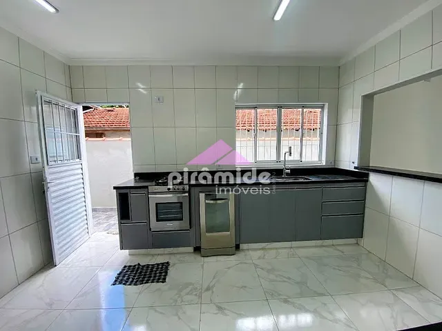 Casa 3 quartos e 2 banheiros, à venda, no bairro Jardim Satélite em São José dos Campos