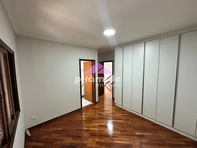 Casa com 360m² 4 quartos e 5 banheiros, para alugar, no bairro Urbanova em São José dos Campos