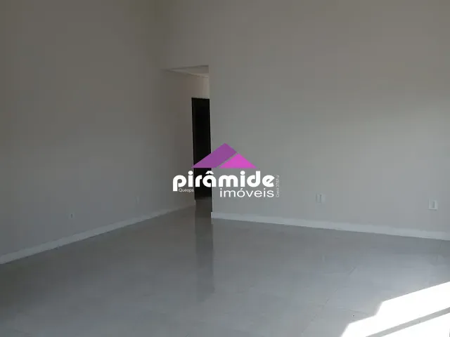 Casa com 300m² 3 quartos e 2 banheiros, à venda, no bairro Parque Residencial Nova Caçapava em Caçapava