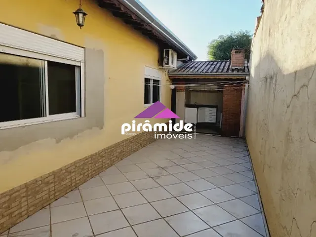 Casa com 300m² 3 quartos e 3 banheiros, à venda, no bairro Jardim Satélite em São José dos Campos