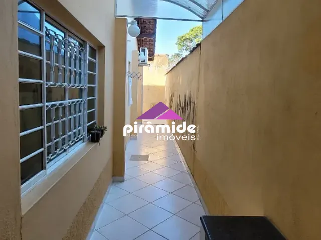 Casa com 300m² 3 quartos e 3 banheiros, à venda, no bairro Jardim Satélite em São José dos Campos