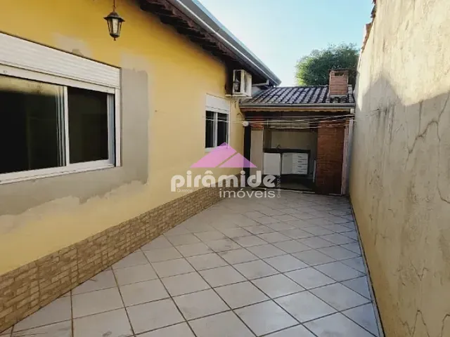 Casa com 300m² 3 quartos e 3 banheiros, à venda, no bairro Jardim Satélite em São José dos Campos