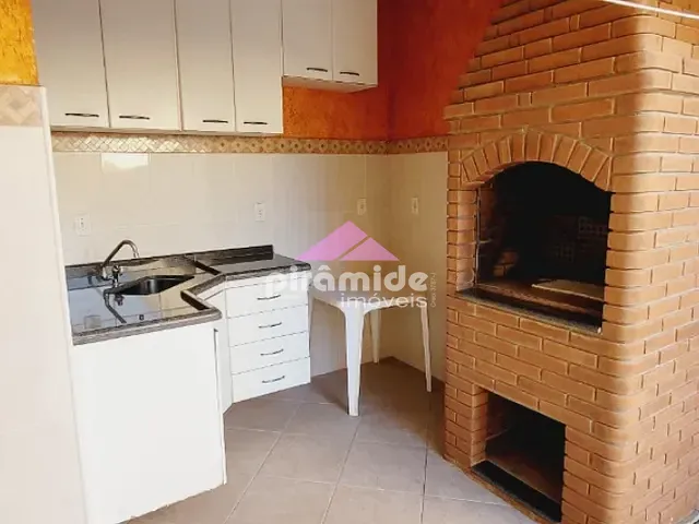 Casa com 300m² 3 quartos e 3 banheiros, à venda, no bairro Jardim Satélite em São José dos Campos