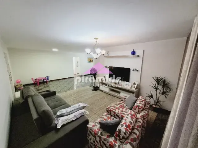 Casa com 300m² 3 quartos e 3 banheiros, à venda, no bairro Jardim Satélite em São José dos Campos