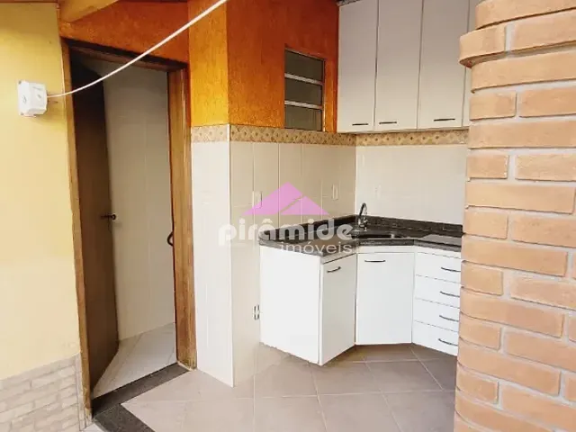 Casa com 300m² 3 quartos e 3 banheiros, à venda, no bairro Jardim Satélite em São José dos Campos
