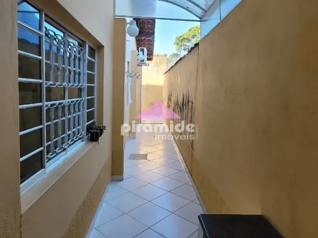 Casa com 300m² 3 quartos e 3 banheiros, à venda, no bairro Jardim Satélite em São José dos Campos
