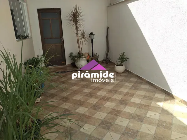 Casa com 200m² 3 quartos e 2 banheiros, à venda, no bairro Jardim Oriente em São José dos Campos