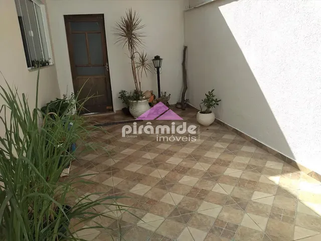 Casa com 200m² 3 quartos e 2 banheiros, à venda, no bairro Jardim Oriente em São José dos Campos
