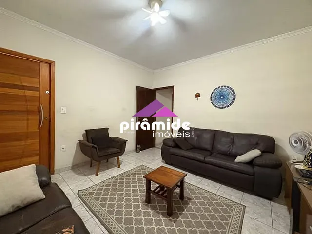 Casa com 300m² 3 quartos e 1 banheiro, à venda, no bairro Vila Industrial em São José dos Campos